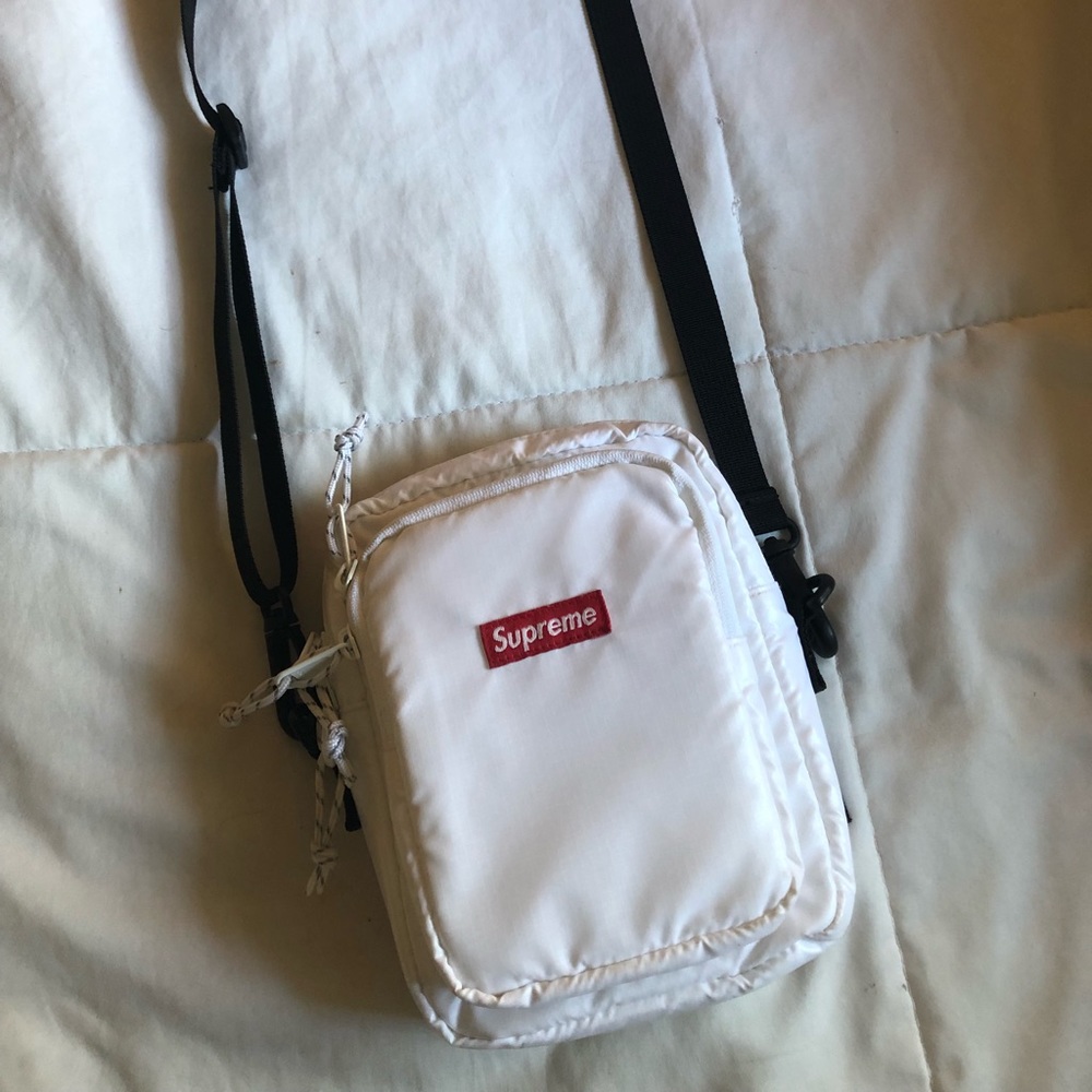 SUPREME shoulder bag